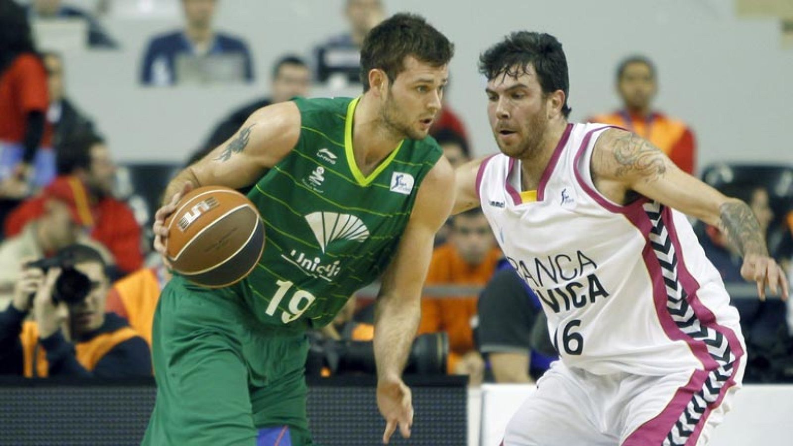 Unicaja Málaga 65-77 Cajasol Banca Cívica - Baloncesto en RTVE | Ver