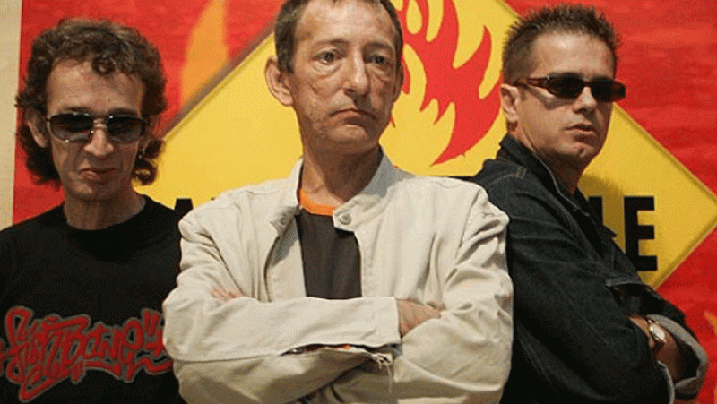 Muere el músico Enrique Sierra, guitarrista de Radio Futura - D Corazón | Ver