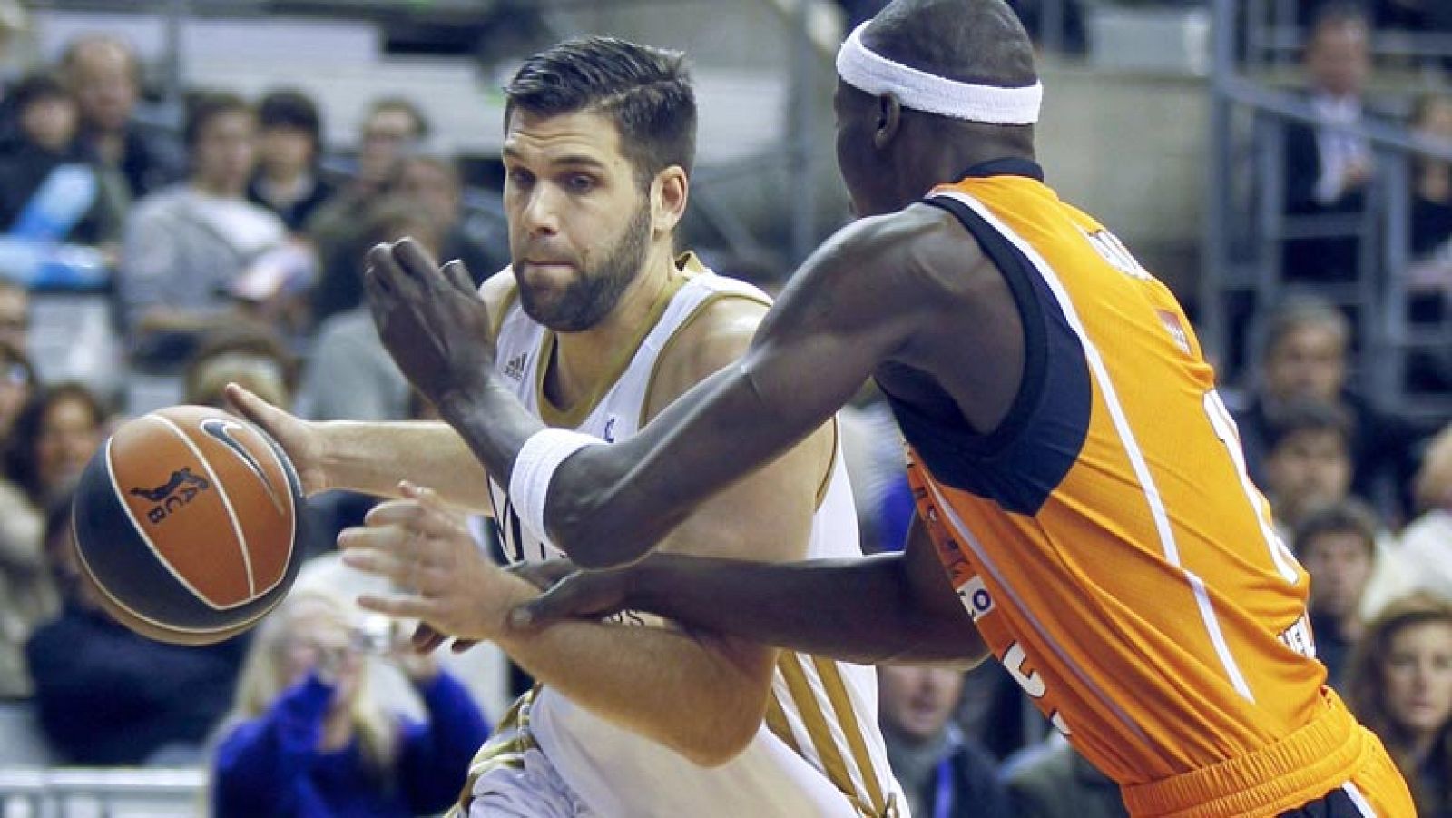 El Real Madrid se mete en semifinales de la Copa del Rey de baloncesto después de ganar a un más que digno Mad-Croc Fuenlabrada (75-66) en el último partido de cuartos de final del torneo, que se disputa en el Palau Sant Jordi de Barcelona.