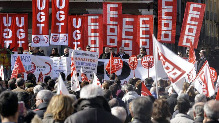 Telediario 1 - Telediario 2 en 4' - 19/02/12