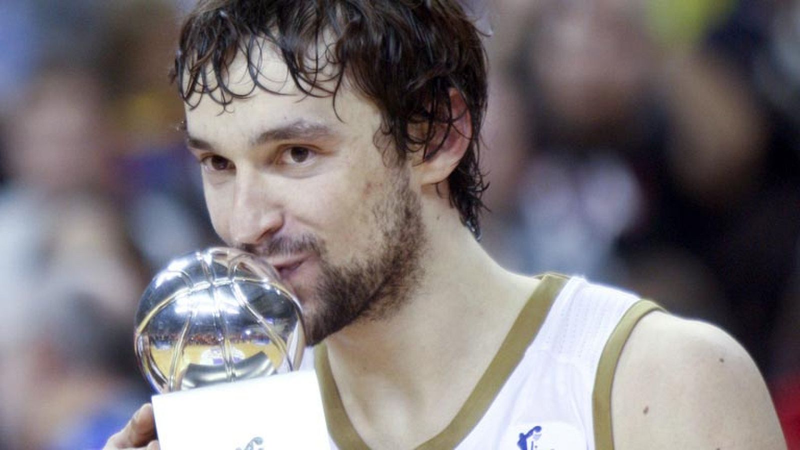 El mejor jugador de la final de la Copa del Rey 2012, el madridista Serio Llull, satisfecho con la victoria de su equipo y con el trofeo individual.