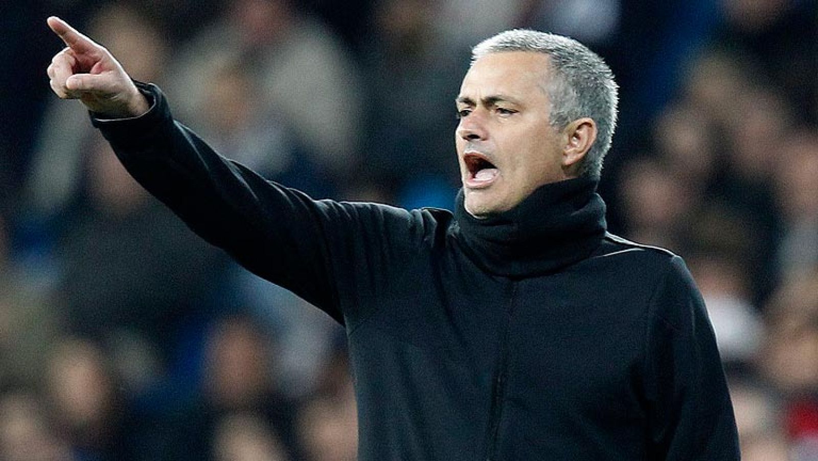 Mourinho, contrariado con un periódico tras ganar al Racing | Ver
