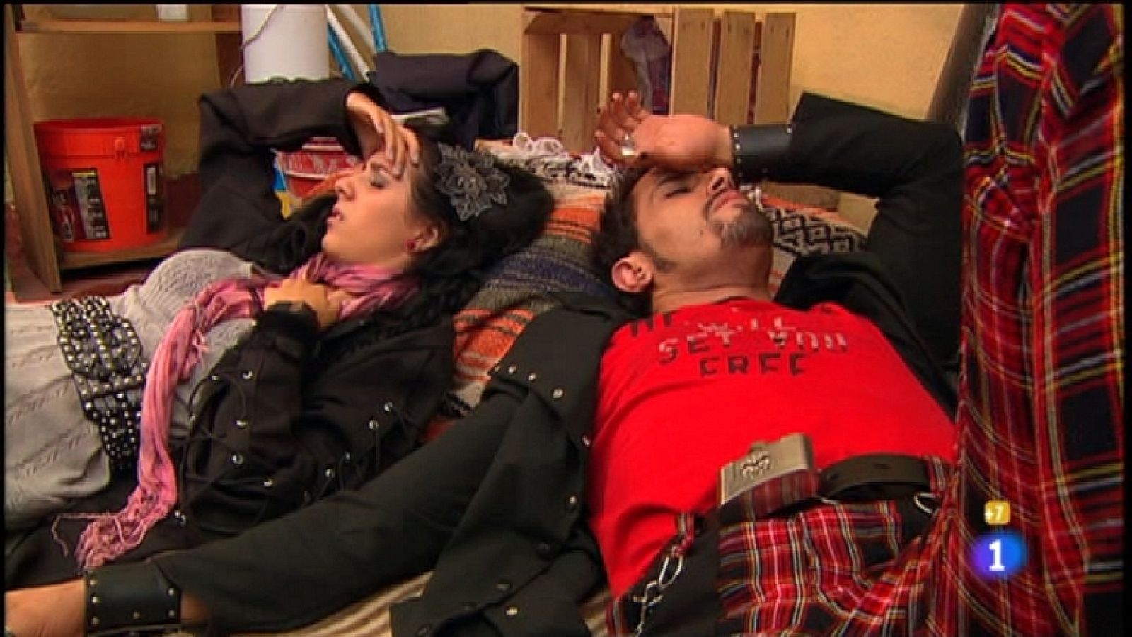 Cielo Rojo - Capítulo 28 - Andrés y Alma les cuentan a sus respectivos hijos que son hermanos y que no pueden seguir juntos - Ver ahora