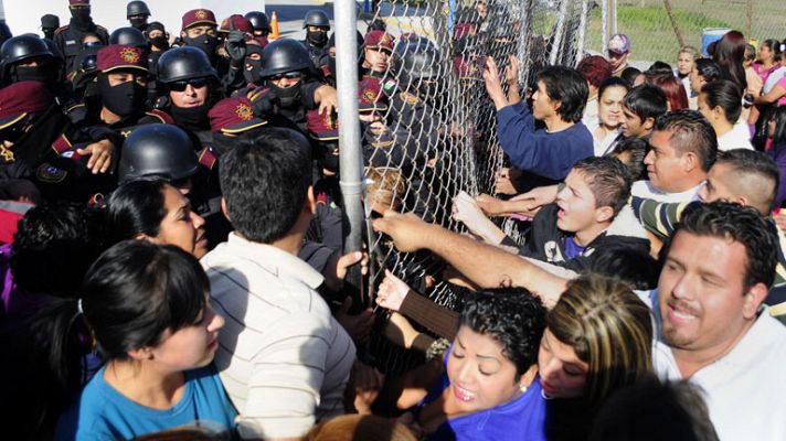 Telediario 1 - Búsqueda de los 30 presos fugados