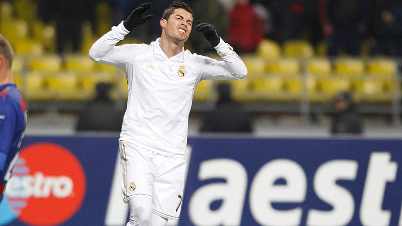 El Real Madrid ha dejado escapar al CSKA, que ha empatado al conjunto blanco en el tiempo añadido. El Madrid, que mandó en el marcador con el gol de Cristiano Ronaldo, vio como Wernbloob hacía el empate en el último suspiro.