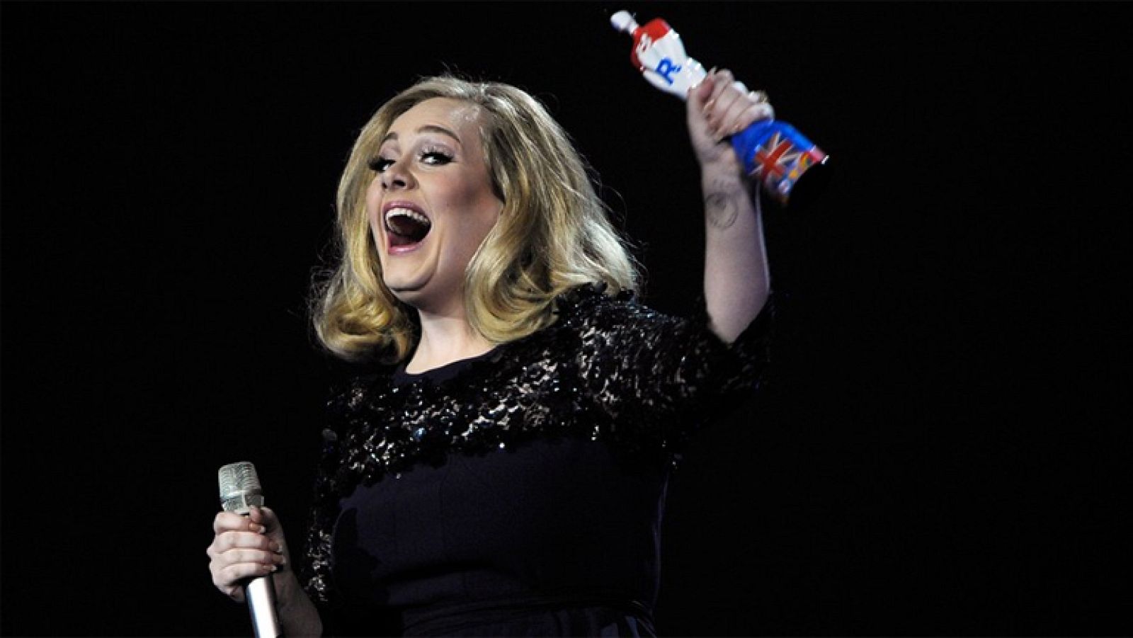 Adele, mejor solista femenina y mejor disco del año en los Premios británicos de la música | Ver