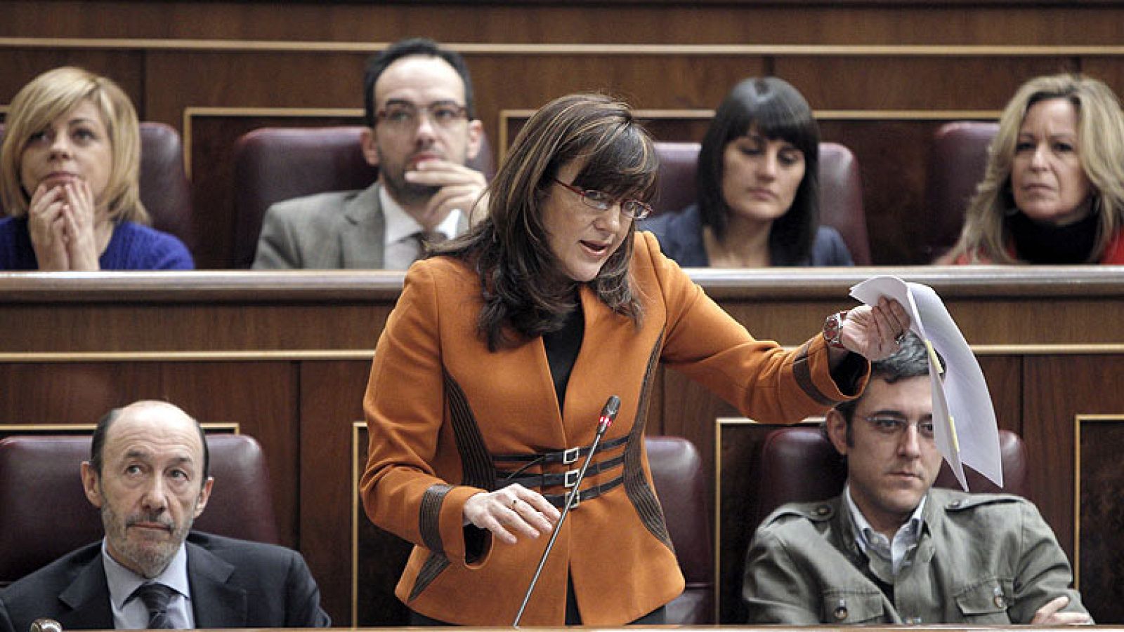 La portavoz socialista y la portavoz del Gobierno se enzarzan por los presupuestos y las protestas estudiantiles