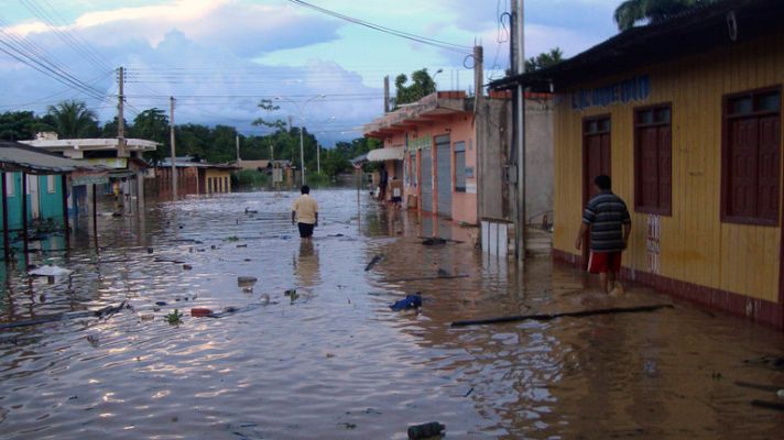 Informativo 24h - Inundaciones en Perú al desbordarse los ríos andinos