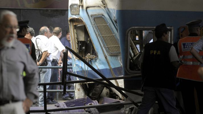 Informativo 24h - Heridas 340 personas al descarrilar un tren en una estación de Buenos Aires