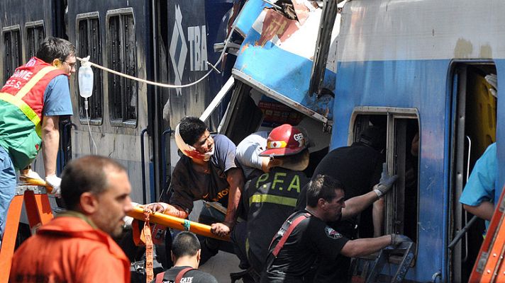  - Decenas de muertos tras un accidente de tren en una estación de Buenos Aires