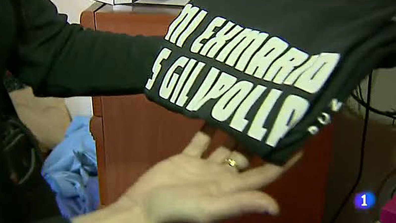 Multa de 1000 euros por poner en una camiseta 'Mi exmarido es gilipollas' | Ver