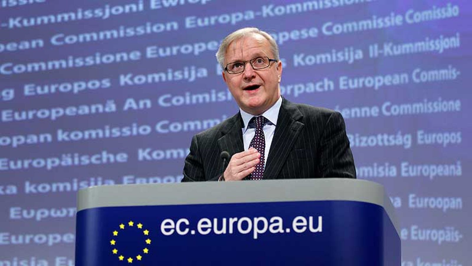 El vicepresidente de la Comisión y responsable de Asuntos Económicos, Olli Rehn, ha afirmado este jueves que no se plantea flexibilizar el objetivo de déficit de España para este año (que obliga a una reducción desde el 8% al 4,4%) hasta que el nuev