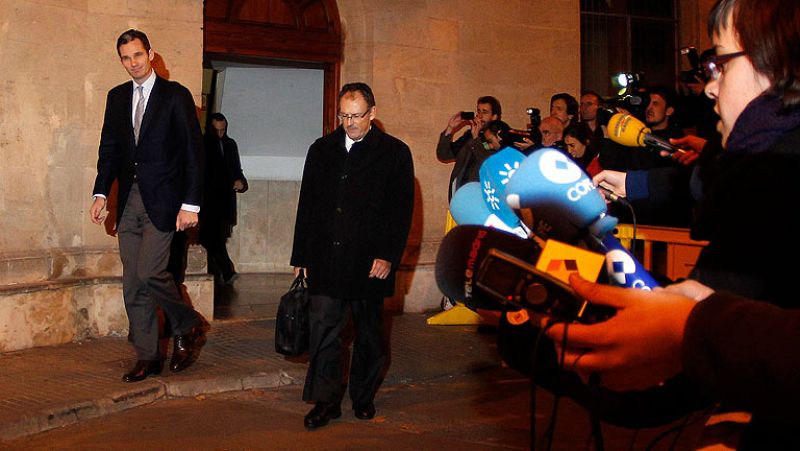 El duque de Palma, Iñaki Urdangarin, continuará este domingo con su declaración ante el juez José Castro.