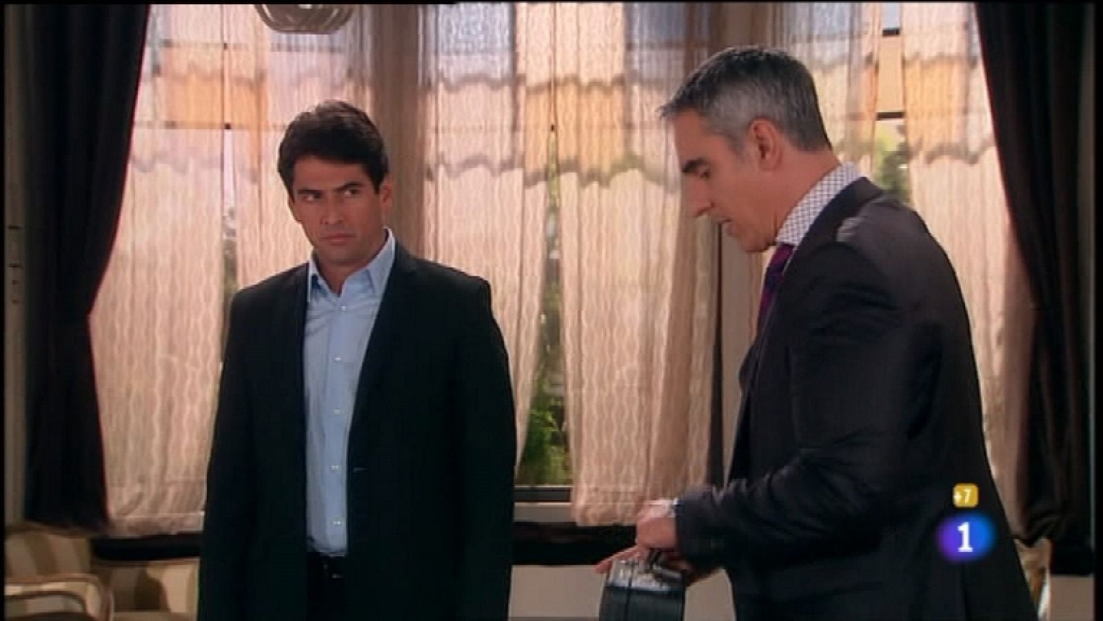 La casa de al lado - Capítulo 76 - Los Conde se ven obligados a abandonar la casa familiar y mudarse a un pequeño apartamento - Ver ahora