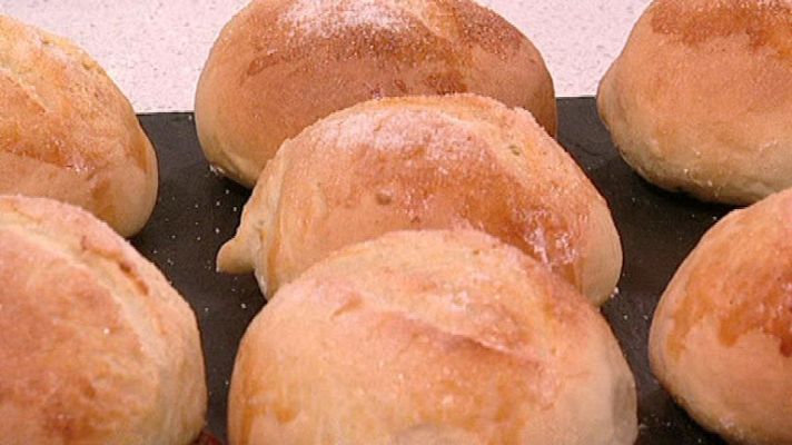 RTVE Cocina - Suizos rellenos de chocolate