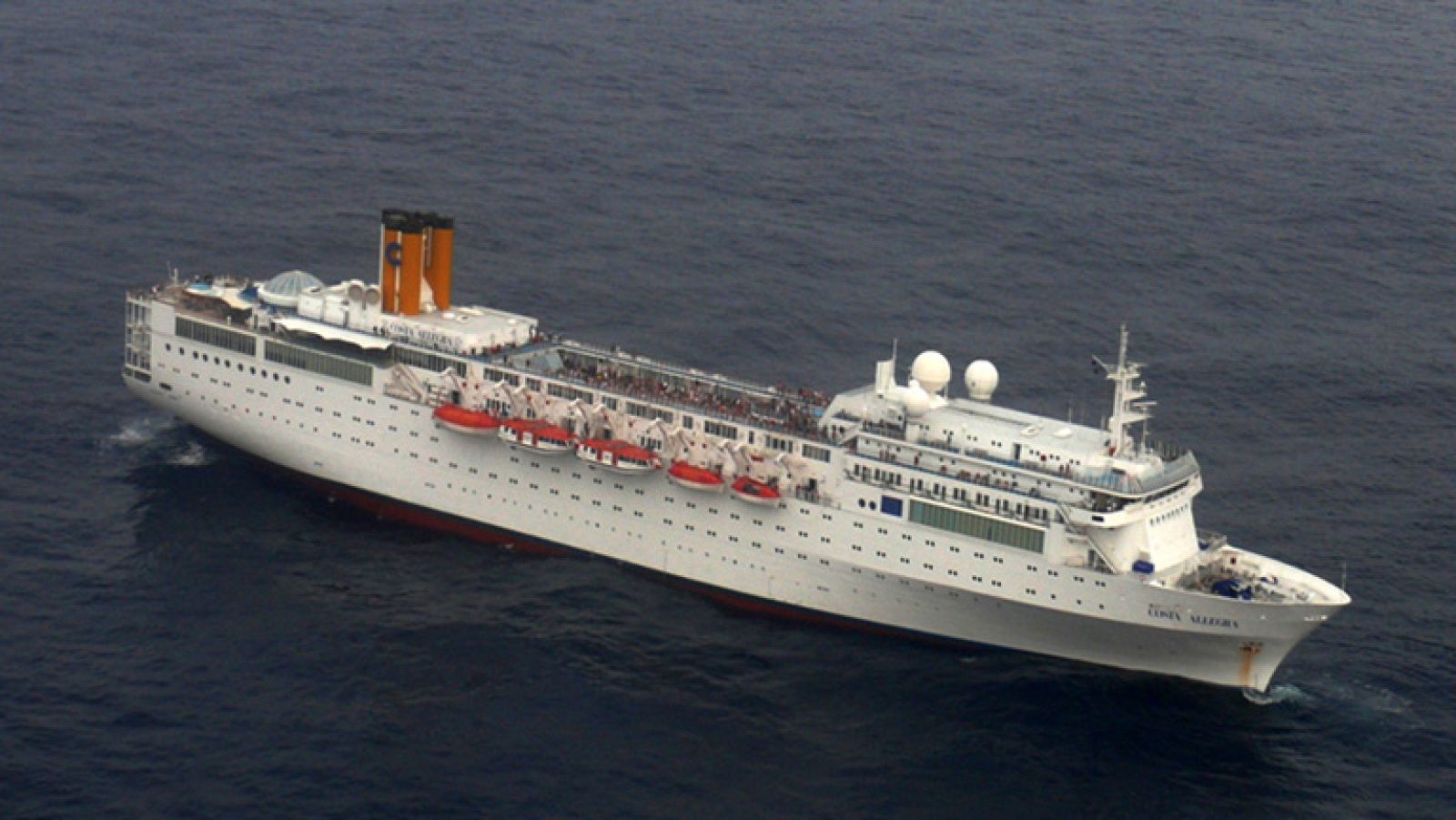 Comienzan las labores de rescate del crucero "Costa Allegra"