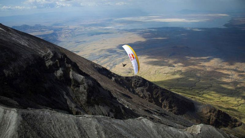 Un español pasa la noche sobre un volcán | Ver