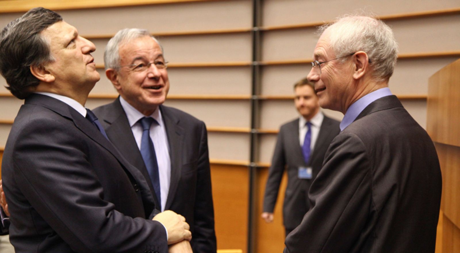 Telediario matinal en 4 minutos - 01/03/12