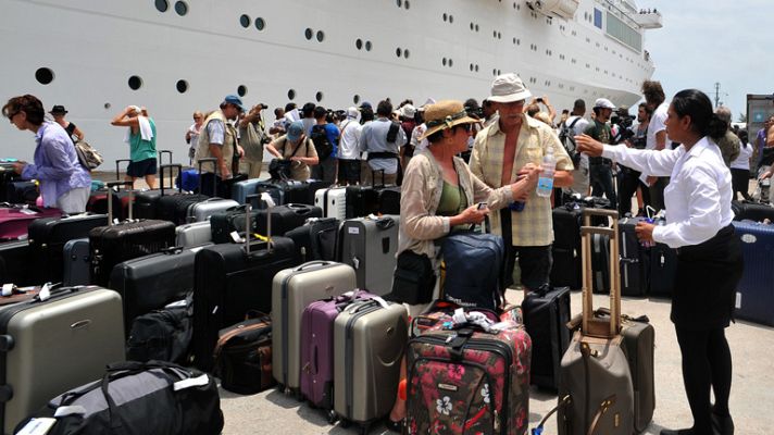 Telediario 1 - El Costa Allegra llega a puerto