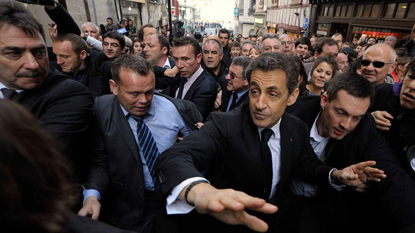 Sarkozy considera "deseable" el acercamiento de presos - Informativo 24h | Ver