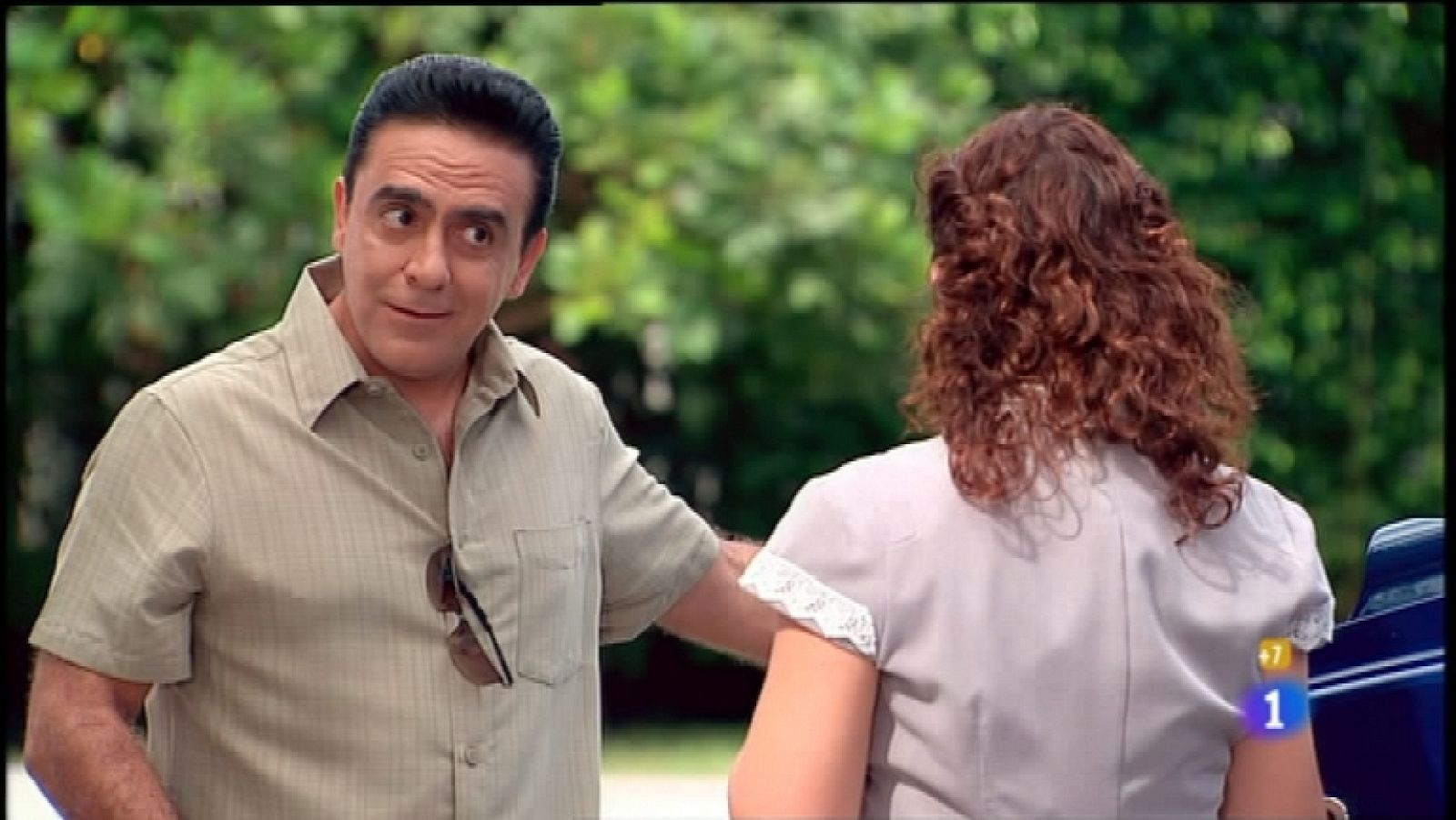 La casa de al lado - Capítulo 79  - Gonzalo le propone matrimonio a Pilar para evitar que siga viendo la casa en donde tiene retenida a su hermana - Ver ahora