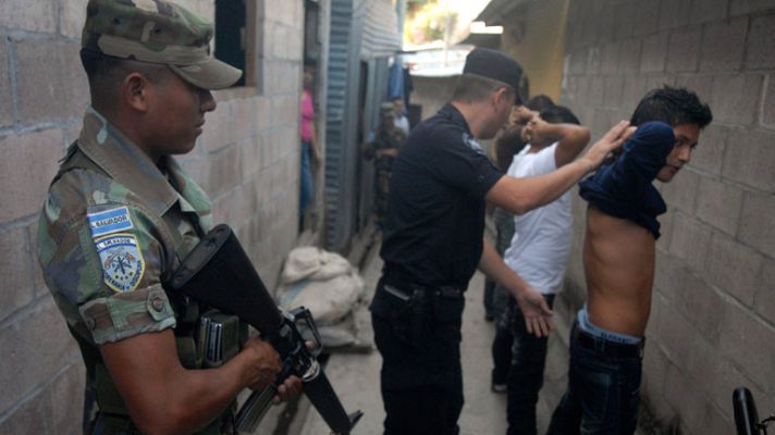 Telediario 1 - Alarma en Perú por la extensión de las temibles maras