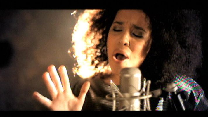 Telediario 1 - Chila Lynn prepara su primer disco