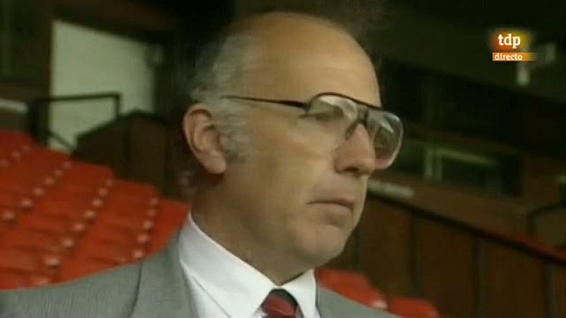 Imágenes retrospectivas del fútbol inglés en 1990, después de la tragedia de Heysel TVE visitó las instalaciones del Manchester United y del Aston Villa en Birmingham.