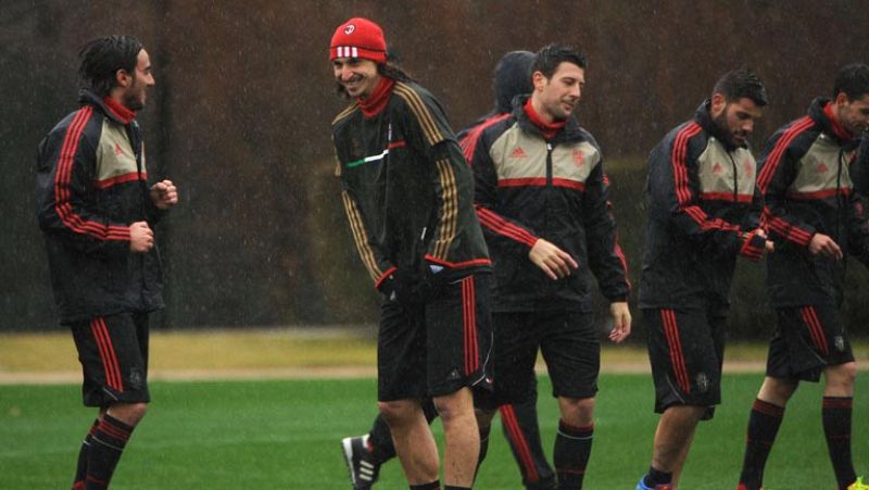 El conjunto 'rossonero' parte con ventaja de cuatro goles a cero en su eliminatoria de octavos de final de la Champions frente al Arsenal londinense.