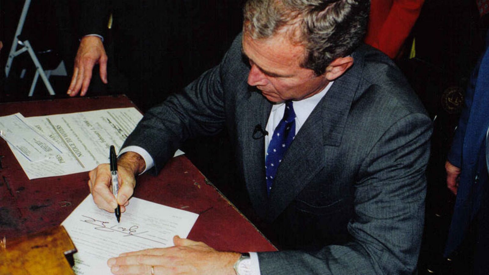 La suerte echada en las primarias tras el Supermartes. Al Gore afianza su candidatura mientras que George W. Bush consigue apoyo de la población latina.