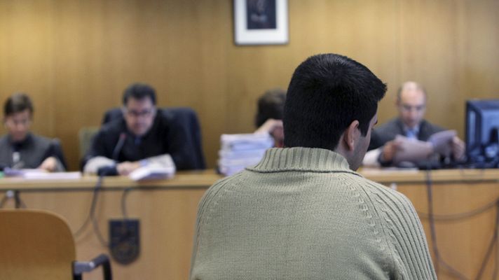 Telediario 1 - Juicio por ciberacoso a 81 jóvenes