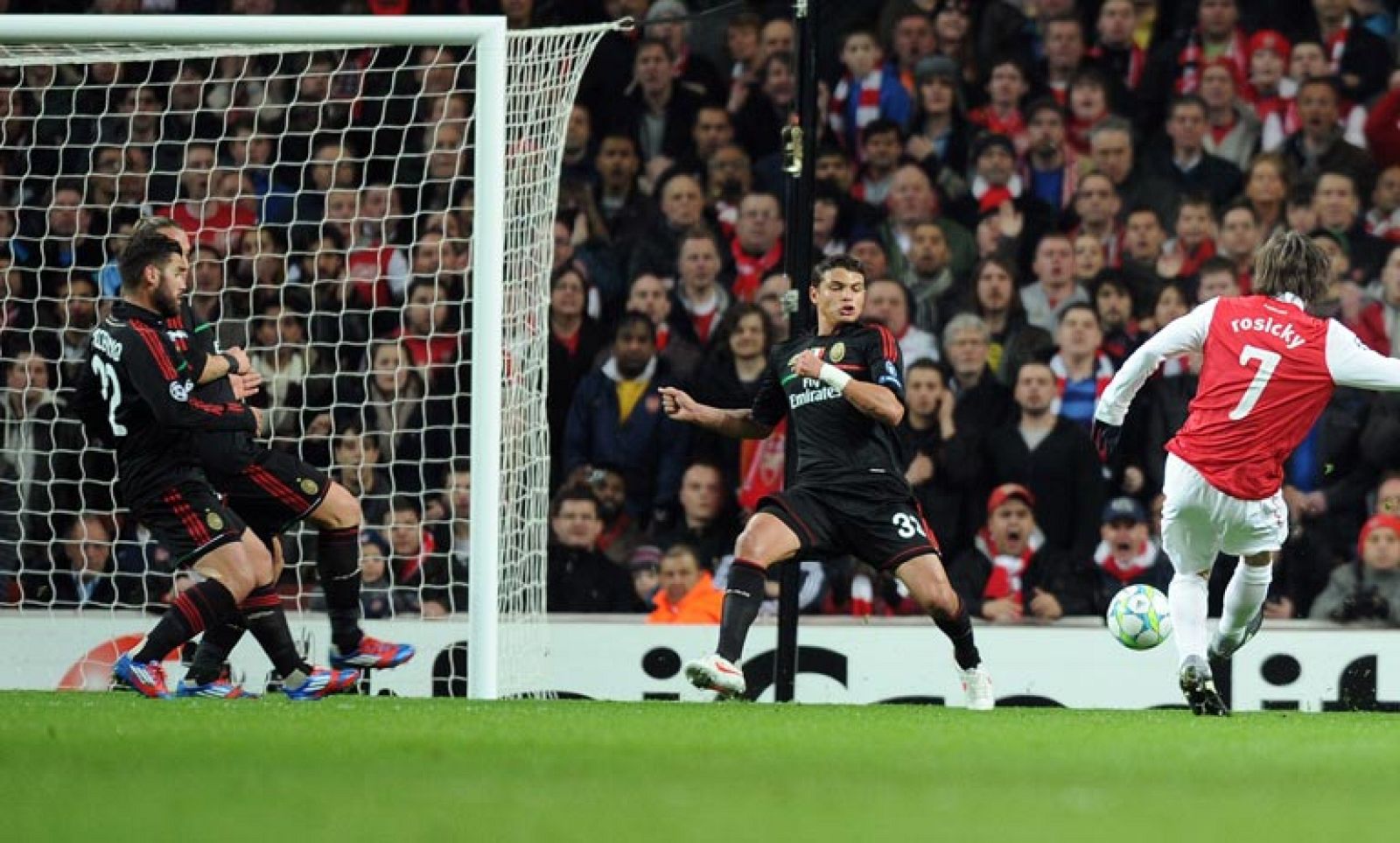 Rosicky acerca el milagro (2-0)