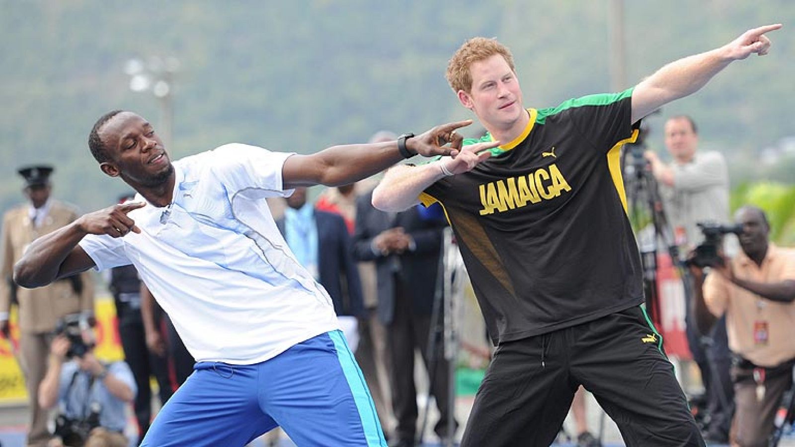 El príncipe Harry desafía al 'rey' Bolt | Ver