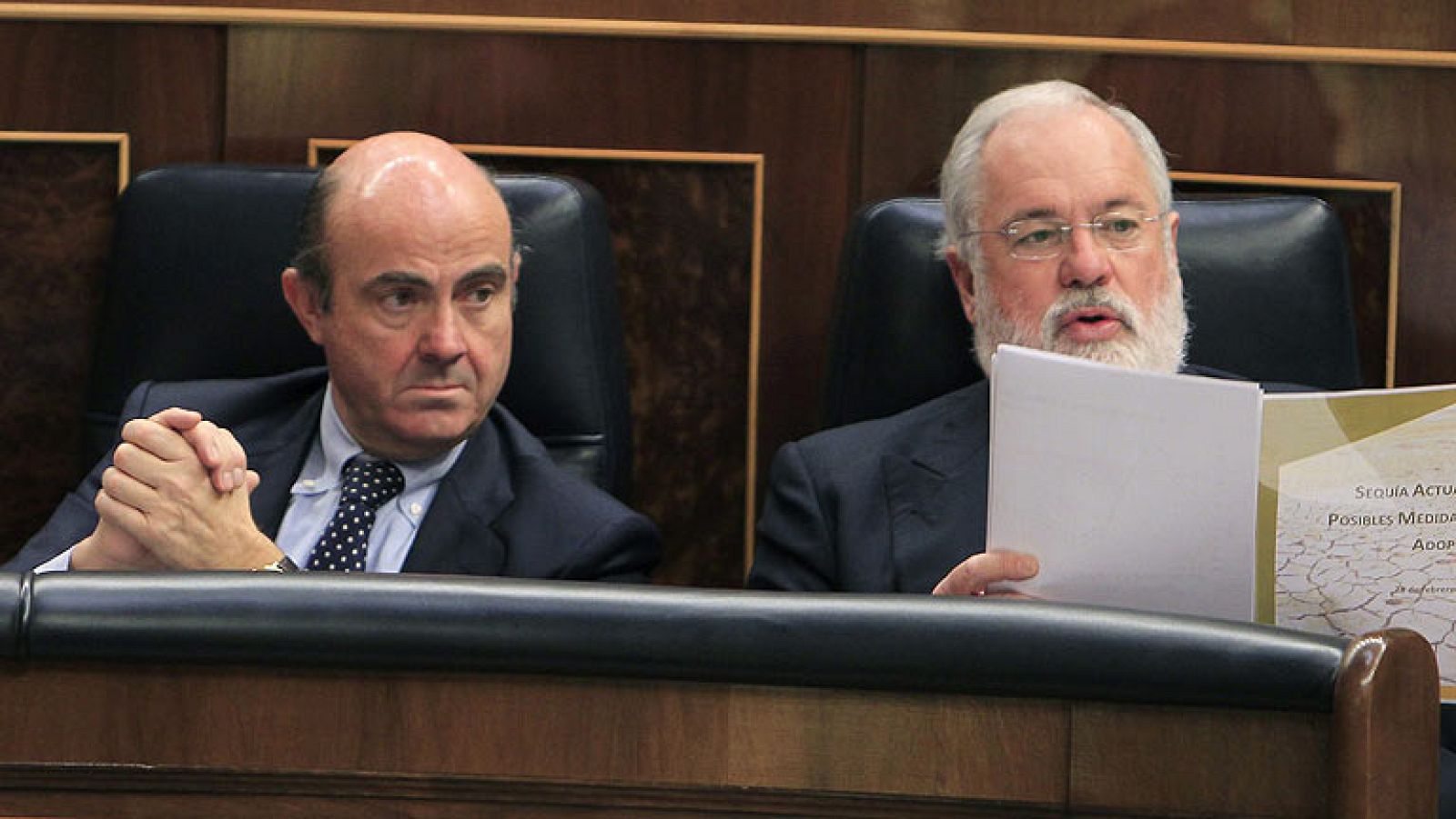 De Guindos adelanta que la inversión pública se reducirá un 40% en 2012