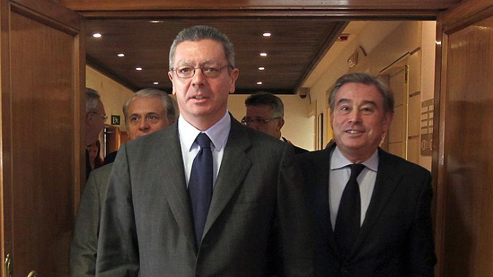 Telediario 1 - Gallardón denuncia la existencia de una "violencia de género estructural" para que las mujeres aborten