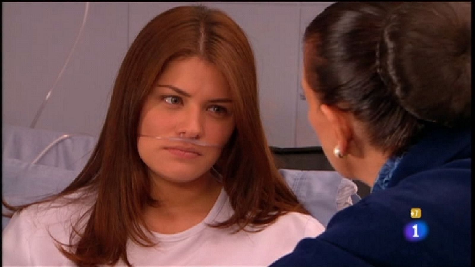 Cielo rojo - Capítulo 40 - Tras discutir con su padre, Daniela decide regresar a casa de su abuela - Ver ahora