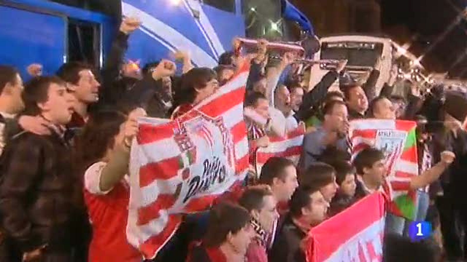 La afición del Athletic se vuelca con su equipo | Ver