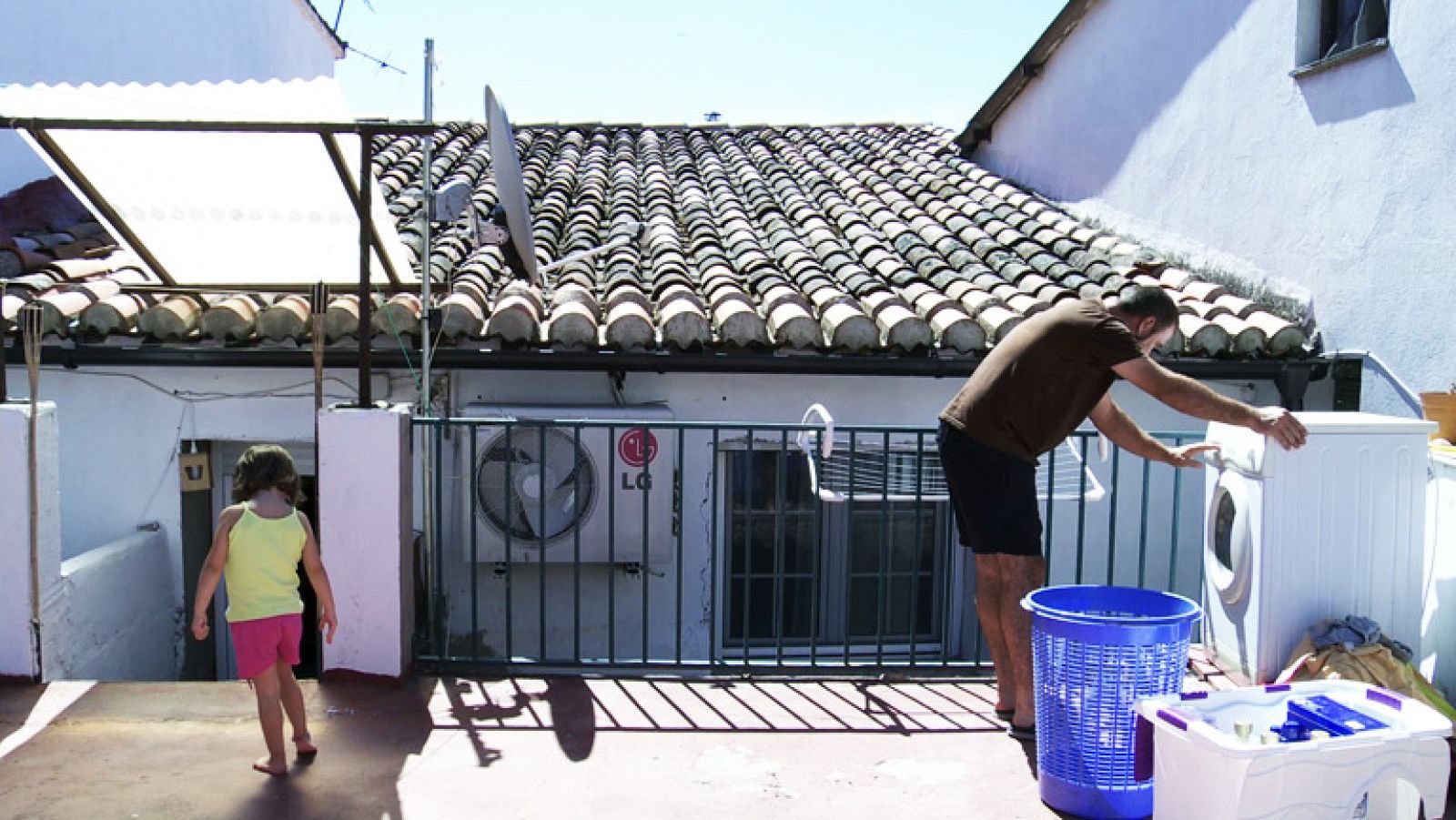 Convive - Capítulo 1 - Toñín hace una lista de tareas domésticas