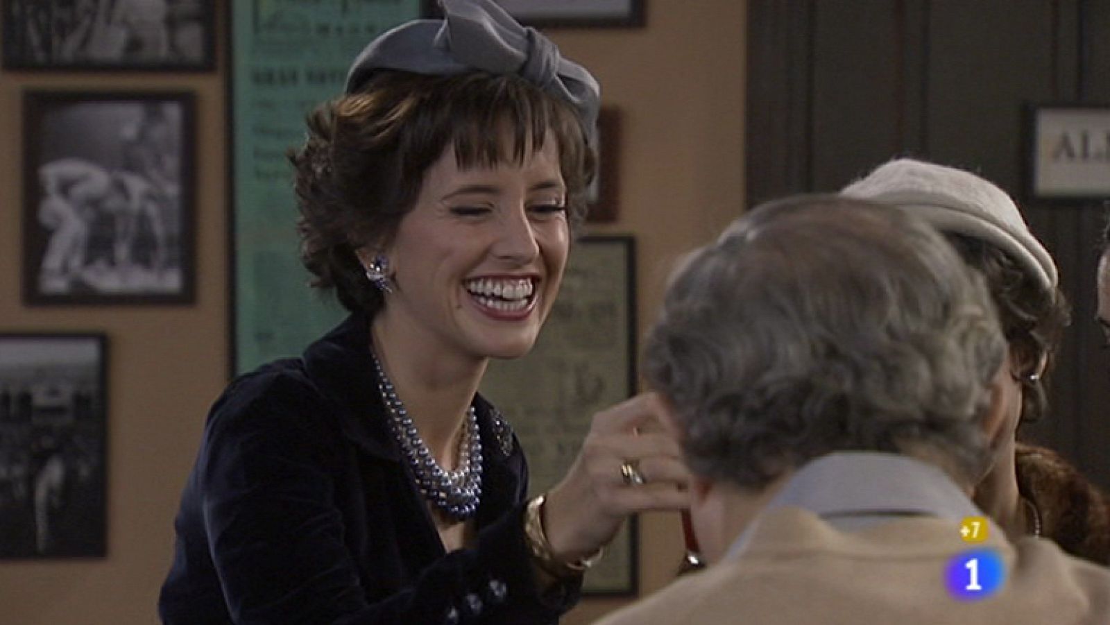 Amar - Ana y Teresa se despiden de todos los vecinos