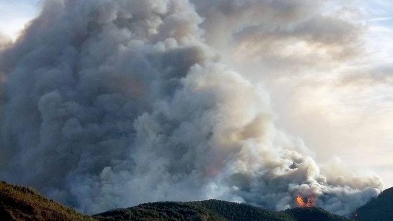 Dos de los cuatro incendios continúan activos en el pirineo de Lleida