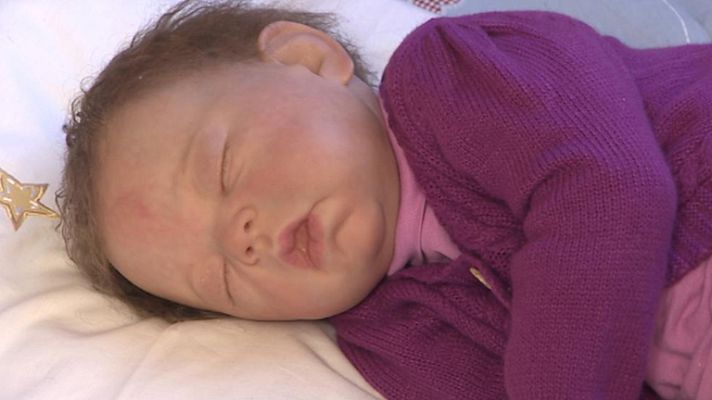 Telediario 1 - Muñecos que parecen bebés reales
