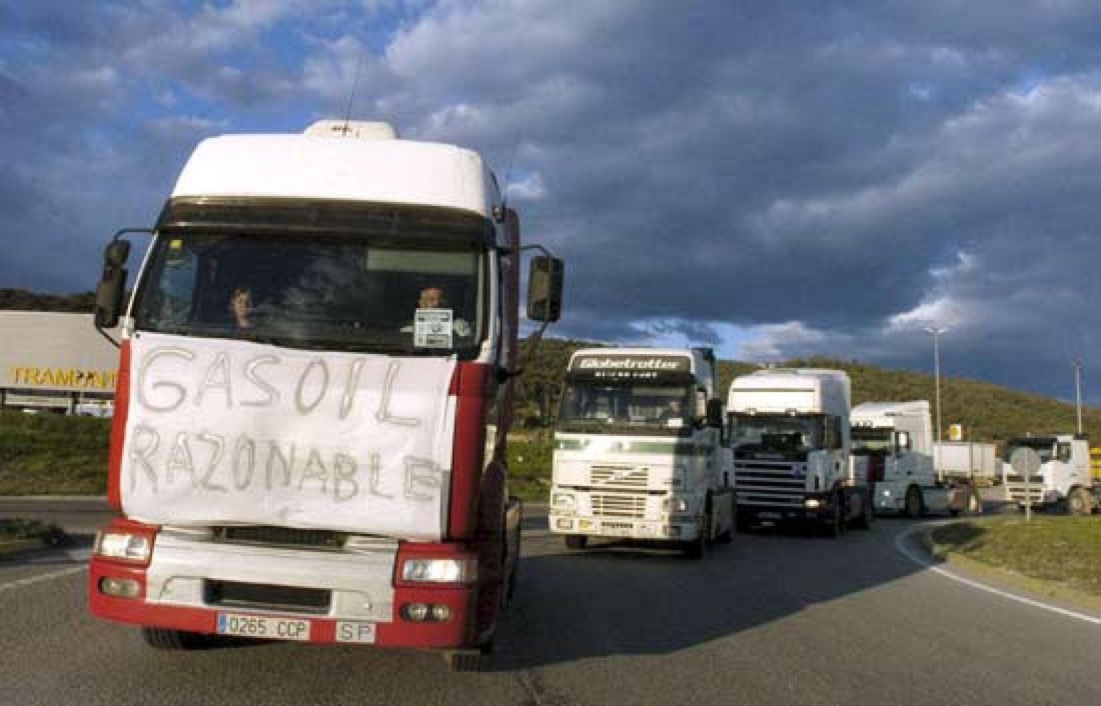 Los primeros piquetes ya se han movilizado en la frontera con Francia en la huelga de transportistas (08/06/08).