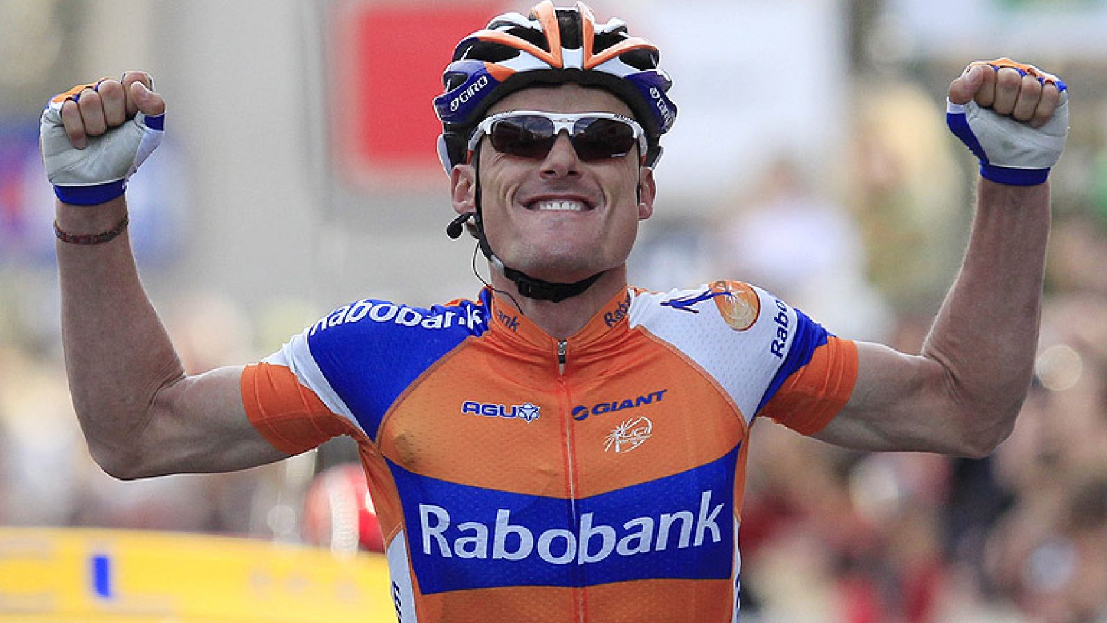 El español Luis León Sánchez, del Rabobank, ha ganado la sexta etapa de la París-Niza disputada entre  Suze la Rousse y Sisteron, de 176,5 kilómetros, en la que el británico Bradley Wiggins (Sky) mantuvo le jersey amarillo de líder.