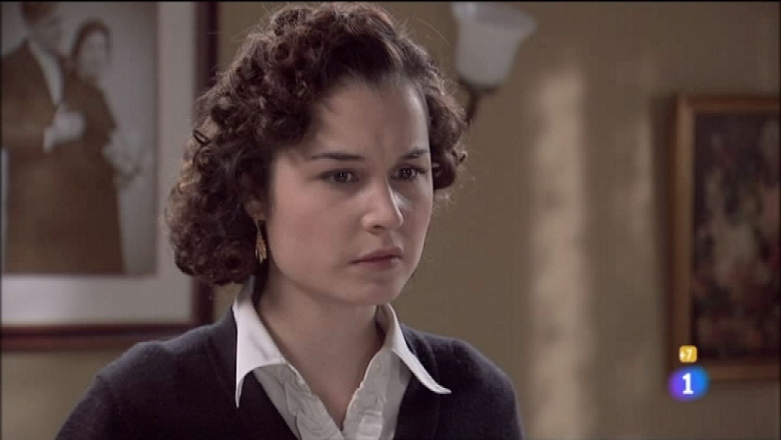 Amar en tiempos revueltos - T7 - Capítulo 130 - Asunción aborda directamente la cuestión y pregunta a Héctor si sigue queriendo a Teresa - Ver ahora