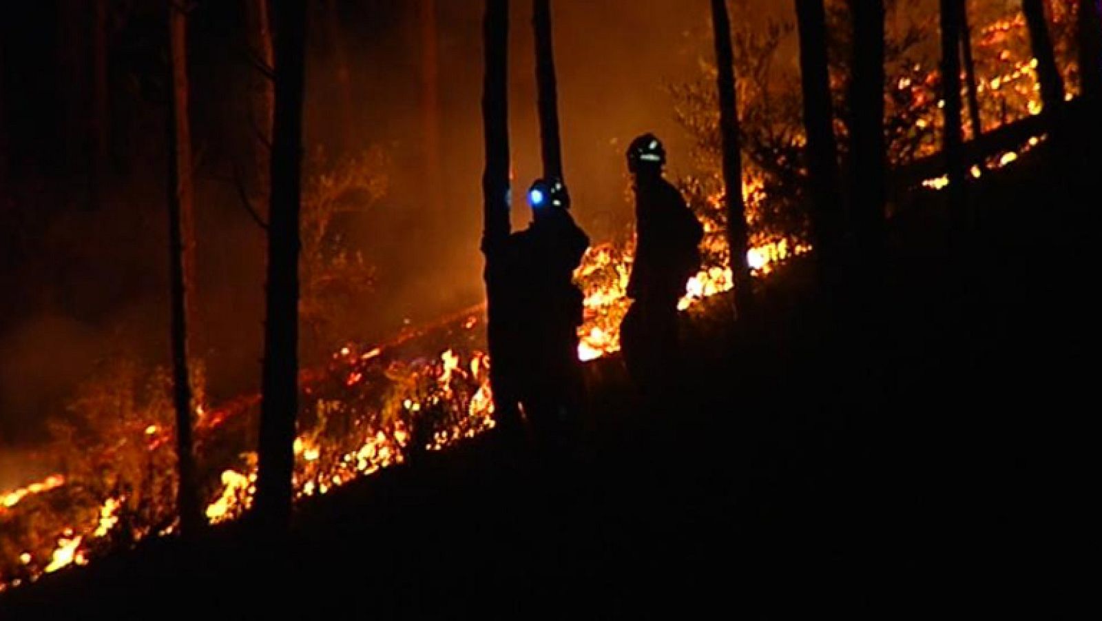Decenas de efectivos trabajan para controlar los incendios de Girona, Lleida y Huesca