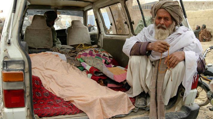 Telediario 1 - Los talibanes afganos juran vengarse por la matanza de 16 civiles afganos