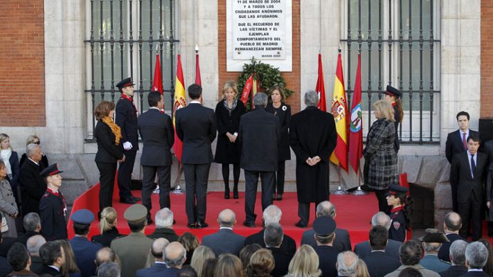 Telediario 1 - Minuto de silencio en la Puerta del Sol en el homenaje oficial a las víctimas del 11M