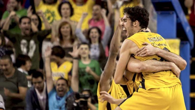 En la liga de baloncesto continúa como líder el Barcelona a pesar de su derrota en Gran Canaria ya que también perdió el Real Madrid en Valencia. Estas son las mejores jugadas: La número 3 precisamente en la victoria del Valencia con esta asistencia