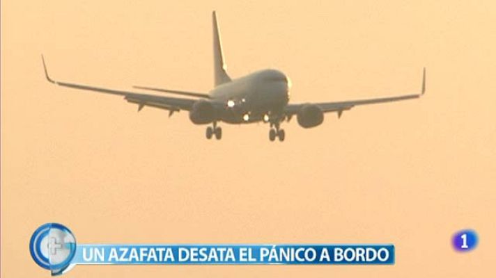 +Gente - Azafata enloquecida en pleno vuelo