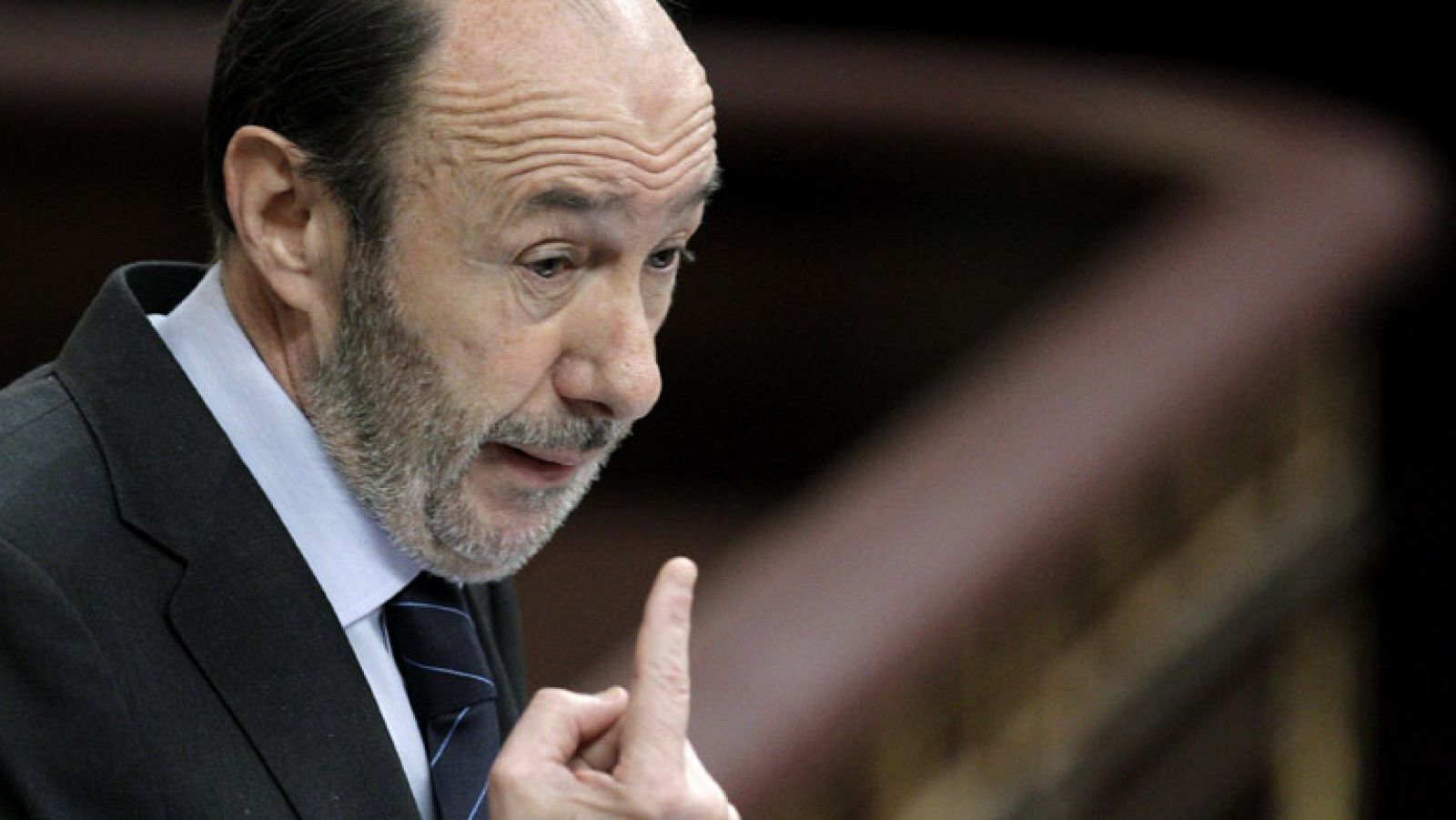 Rubalcaba califica de "chapuza" la gestión de las cifras del déficit por el Gobierno